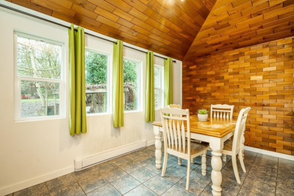 Entry Foyer Photo of 25745 Lougheed Highway, Maple Ridge, BC