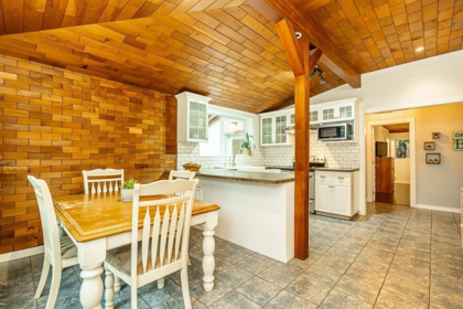 Mudroom Photo of 25745 Lougheed Highway, Maple Ridge, BC