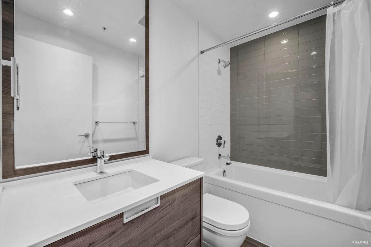 Entry Foyer Photo of 2109 4688 Kingsway Way, Burnaby, BC