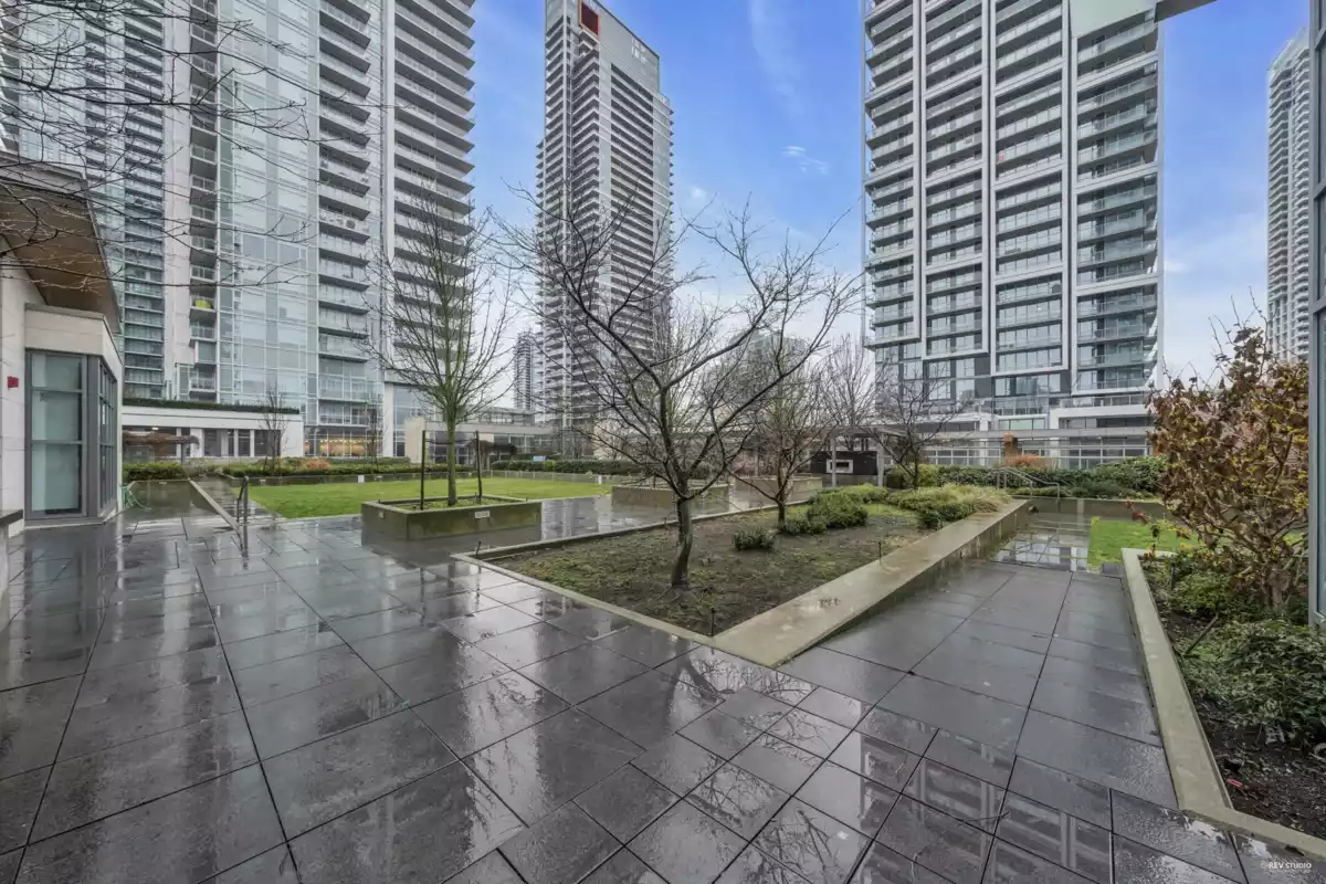 Garden / Landscaping Photo of 2109 4688 Kingsway Way, Burnaby, BC