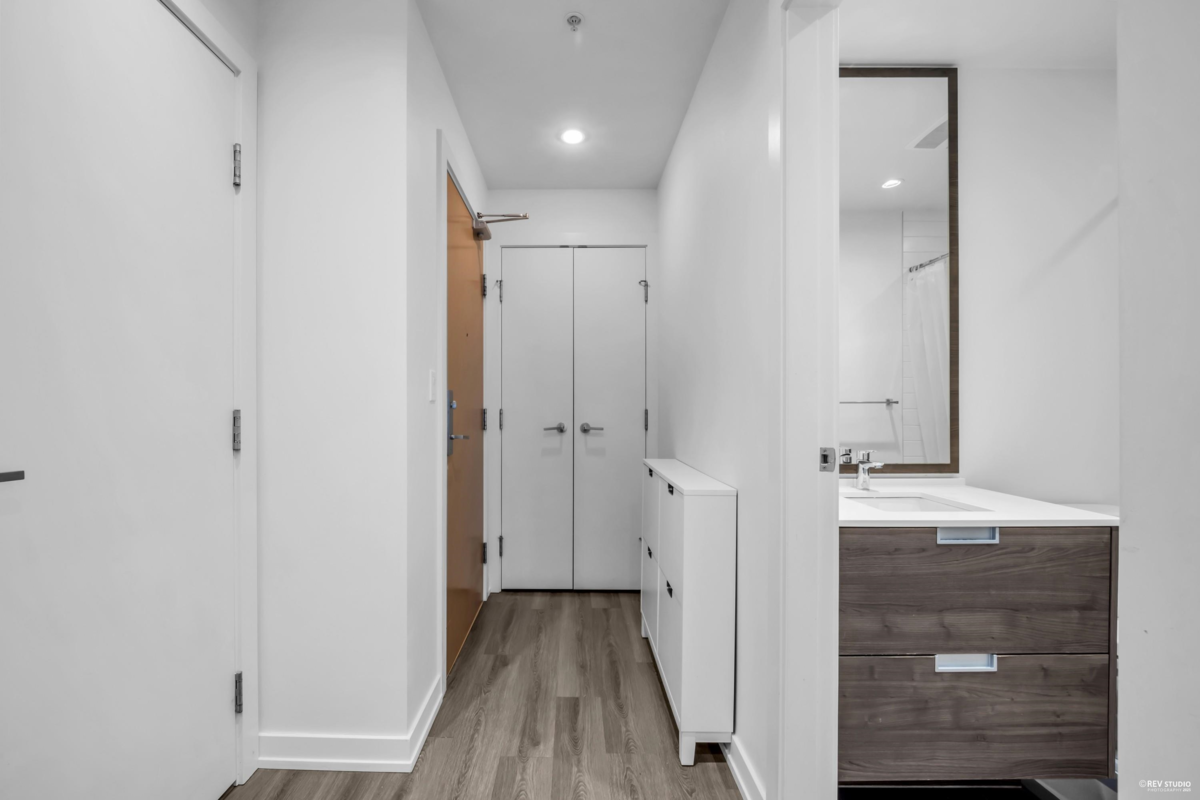 Hallway Photo of 2109 4688 Kingsway Way, Burnaby, BC