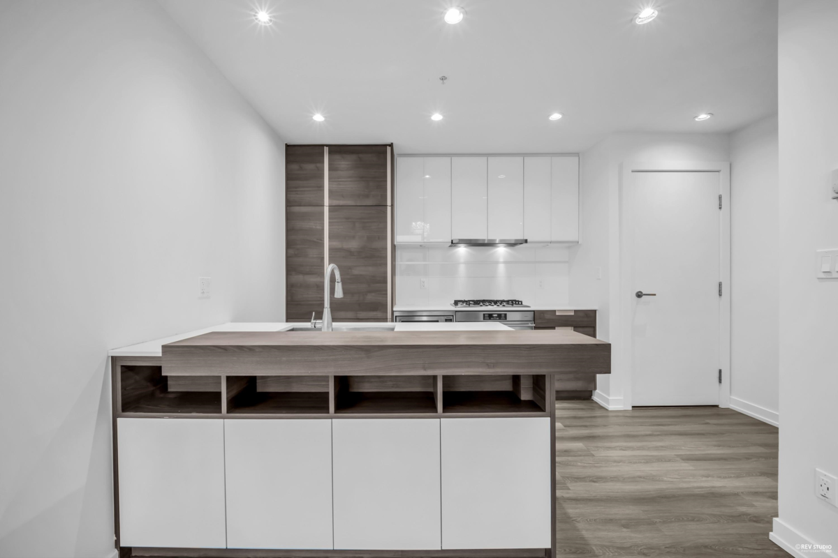 Kitchen Island Photo of 2109 4688 Kingsway Way, Burnaby, BC