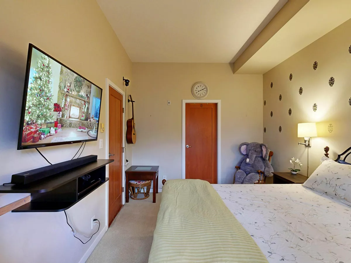 Basement Recreation Room Photo of 208 250 Salter Street, New Westminster, BC