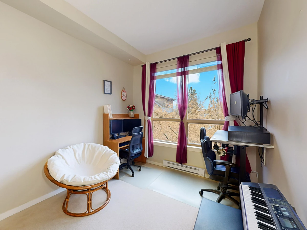 Entry Foyer Photo of 208 250 Salter Street, New Westminster, BC