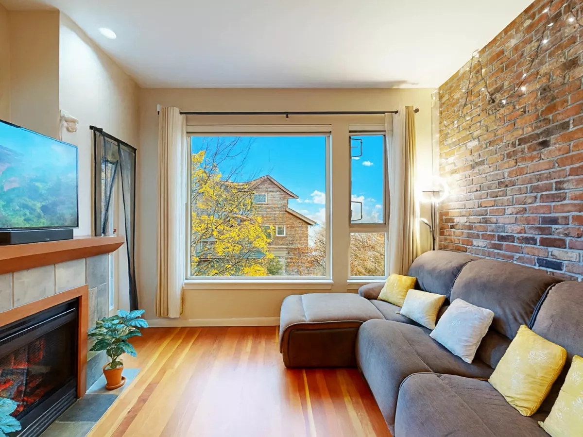 Walk-In Closet Photo of 208 250 Salter Street, New Westminster, BC