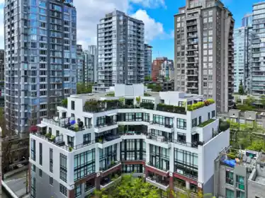 Swimming Pool Photo of 403 988 Richards Street, Vancouver, BC