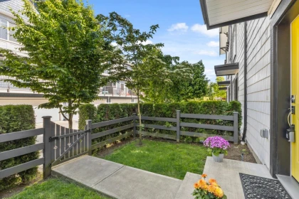 Hallway Photo of 9 16323 15 Avenue, Surrey, BC