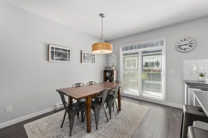 Kitchen Island Photo of 9 16323 15 Avenue, Surrey, BC