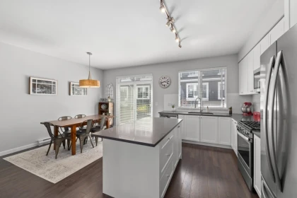 Kitchen Photo of 9 16323 15 Avenue, Surrey, BC
