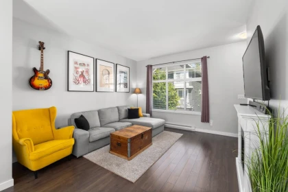 Living Room Photo of 9 16323 15 Avenue, Surrey, BC