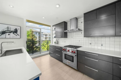 301 15445 Vine Avenue, Surrey, BC