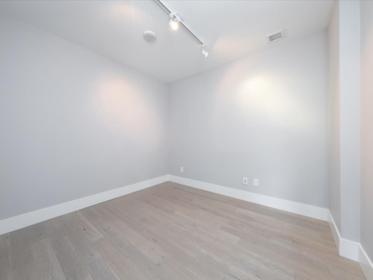 Entry Foyer Photo of 305 1501 Vidal Street, White Rock, BC