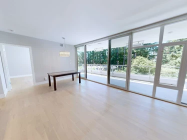 Kitchen Island Photo of 305 1501 Vidal Street, White Rock, BC