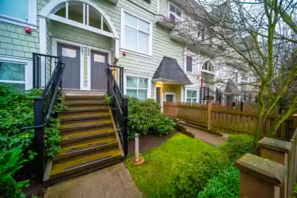 206 7250 18th Avenue, Burnaby, BC