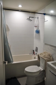 Primary Bathroom Photo of 206 3090 Gladwin Road, Abbotsford, BC