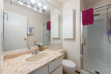 Entry Foyer Photo of 9113 145a Street, Surrey, BC