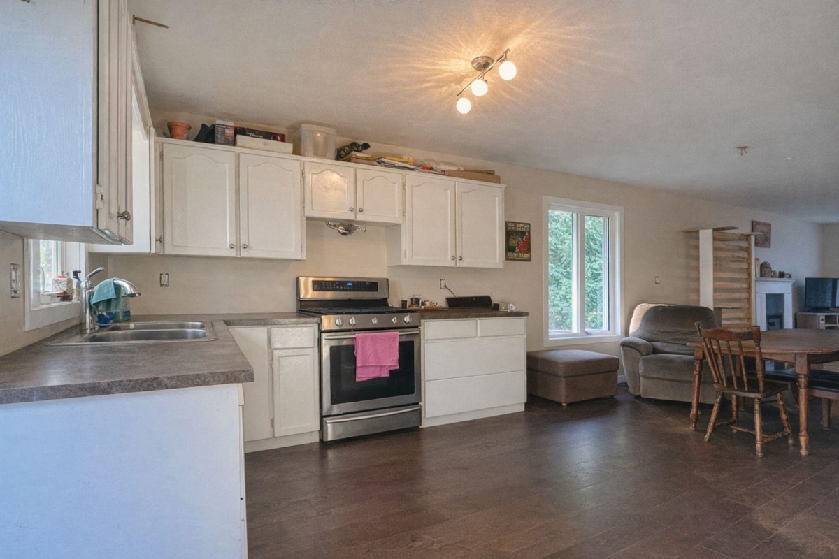 Breakfast Nook Photo of 32492 Cherry Avenue, Mission, BC