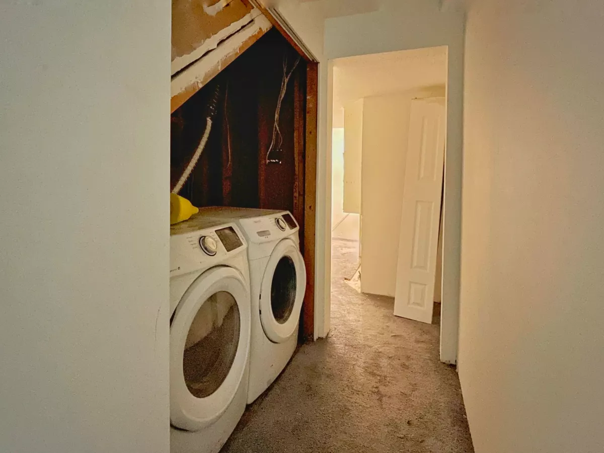 Hallway Photo of 32492 Cherry Avenue, Mission, BC