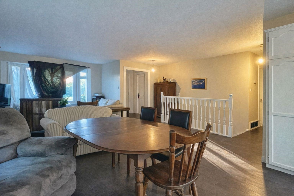 Kitchen Island Photo of 32492 Cherry Avenue, Mission, BC