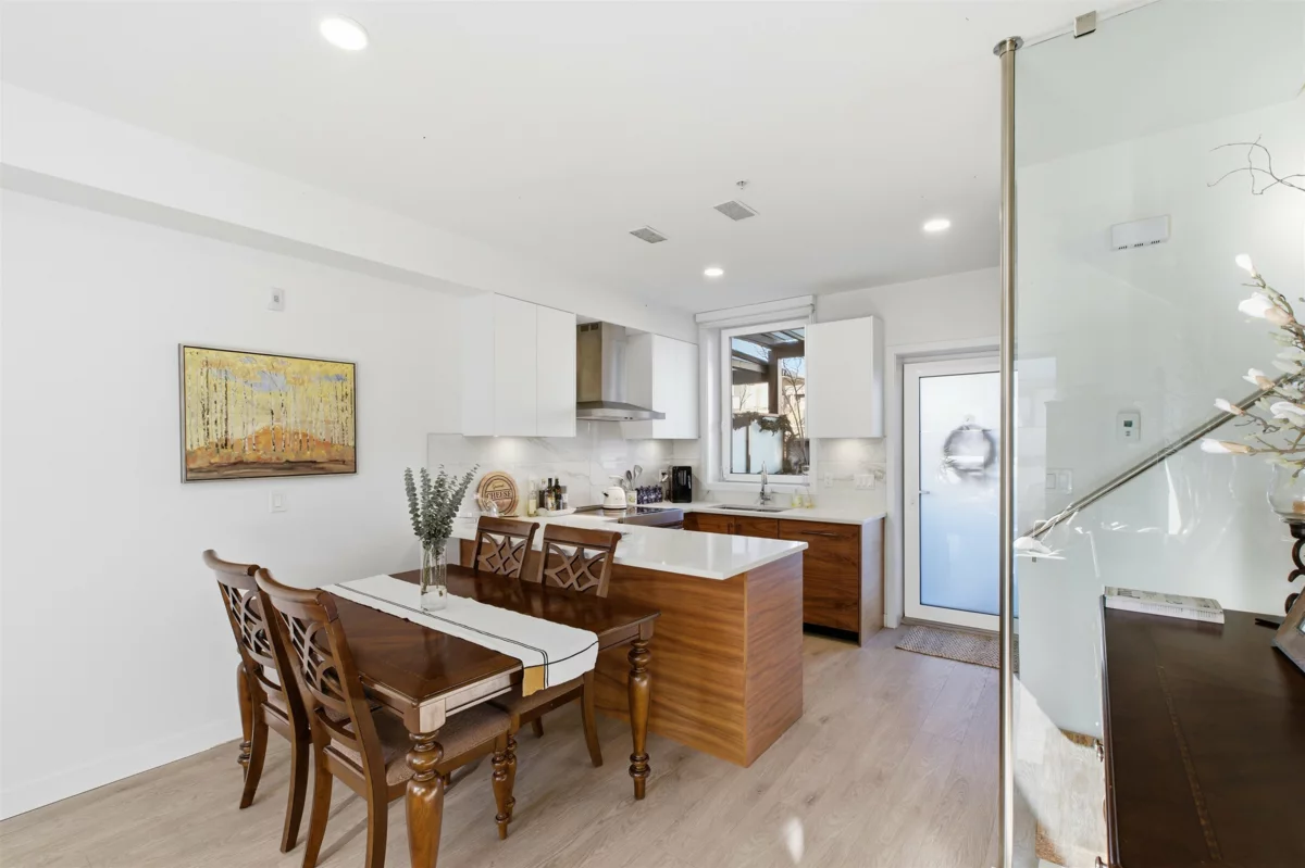 Breakfast Nook Photo of 33 720 E 3rd Street, North Vancouver, BC