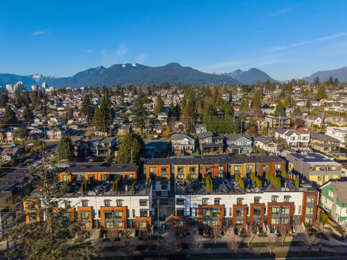 Entry Foyer Photo of 33 720 E 3rd Street, North Vancouver, BC