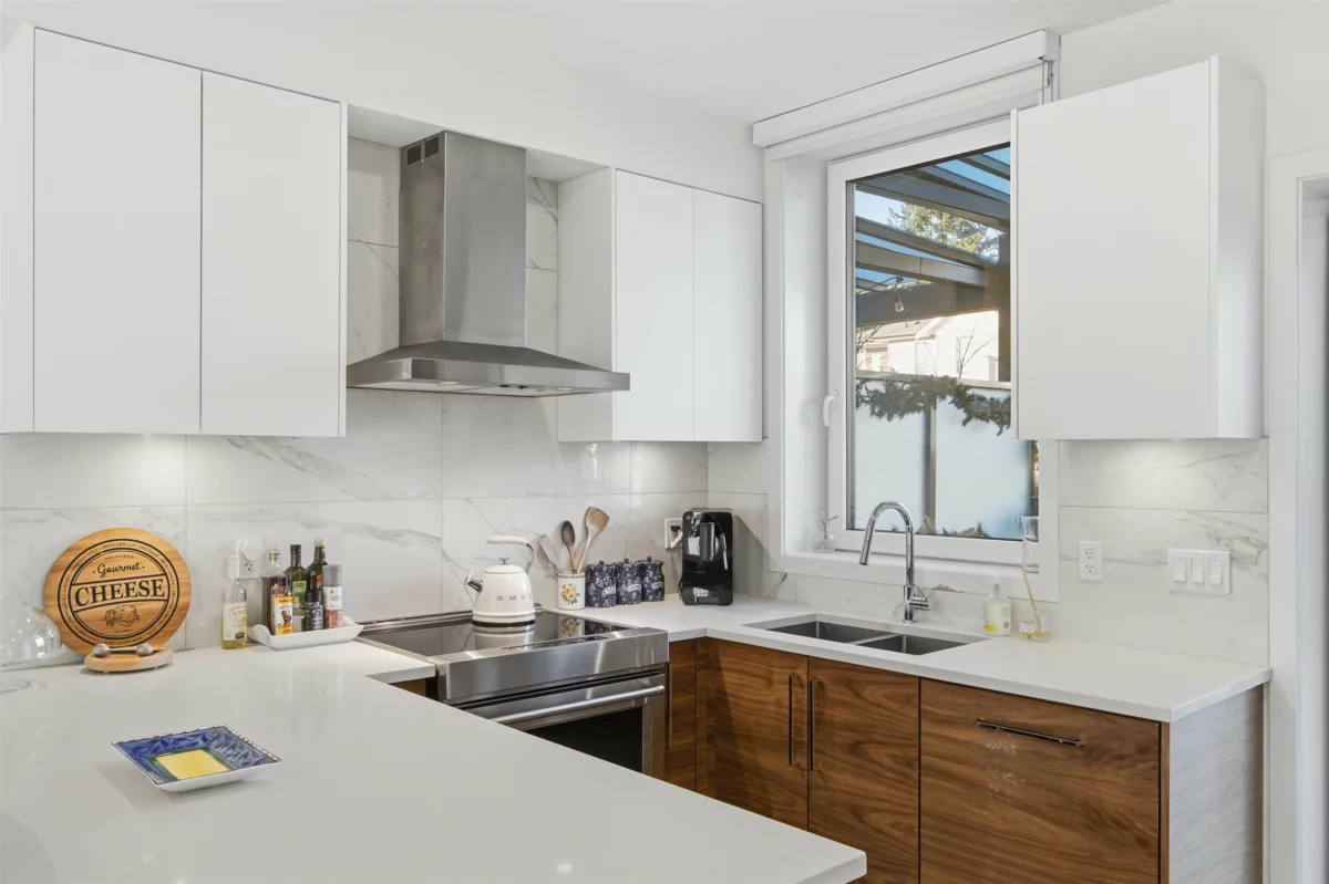 Kitchen Island Photo of 33 720 E 3rd Street, North Vancouver, BC