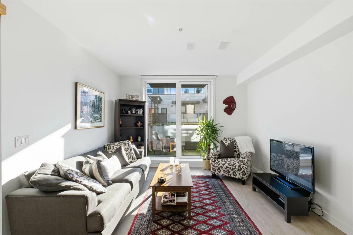 Living Room Photo of 33 720 E 3rd Street, North Vancouver, BC