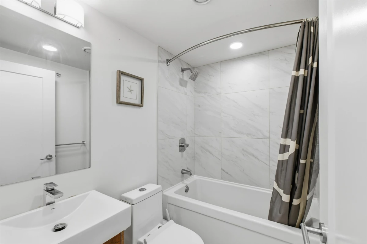 Walk-In Closet Photo of 33 720 E 3rd Street, North Vancouver, BC