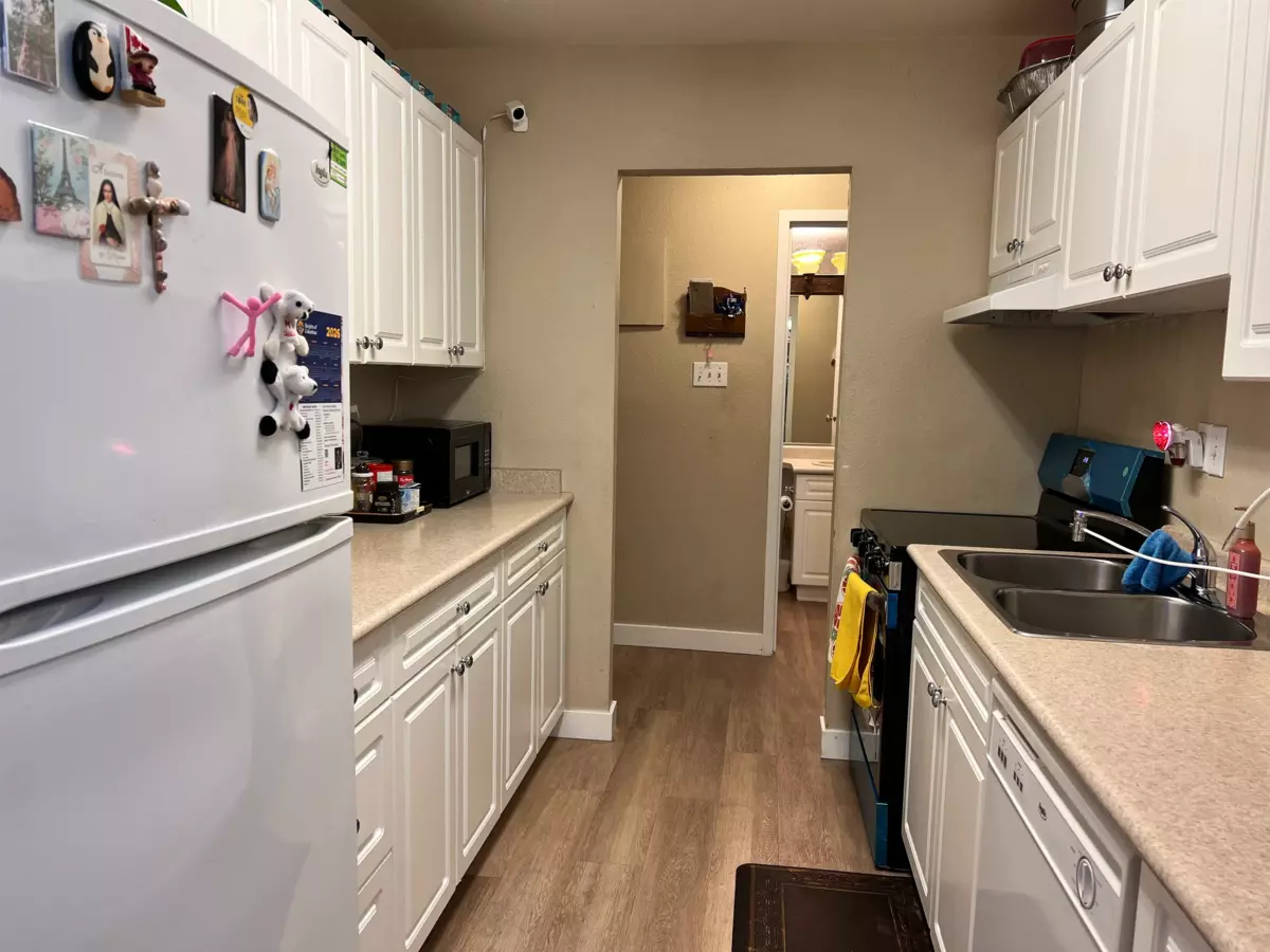 Walk-In Closet Photo of 112 3411 Springfield Drive, Richmond, BC