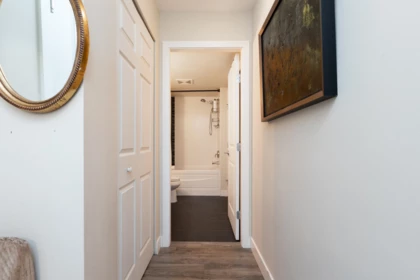 Entry Foyer Photo of 309 15735 Croydon Drive, Surrey, BC