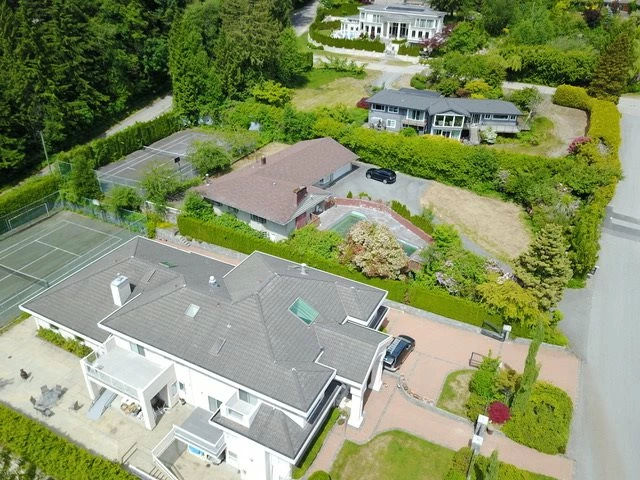 Family Room Photo of 960 Pyrford Road, West Vancouver, BC