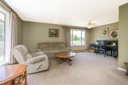 Kitchen Island Photo of 4102 Lefeuvre Road, Abbotsford, BC