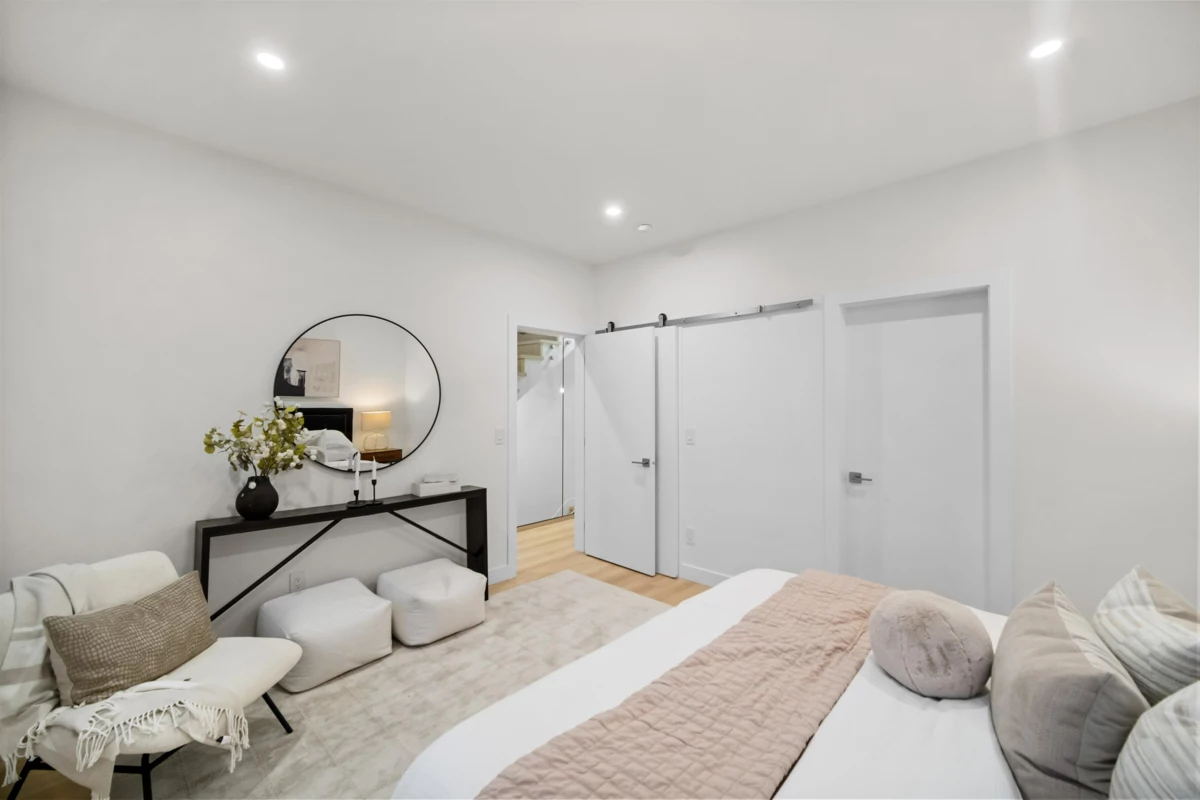 Basement Recreation Room Photo of 3 1536 Duthie Avenue, Burnaby, BC