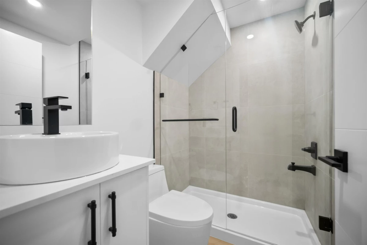 Garden / Landscaping Photo of 3 1536 Duthie Avenue, Burnaby, BC