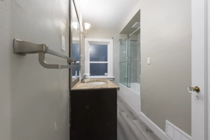 Laundry Room Photo of 45726 Spadina Avenue, Chilliwack, BC