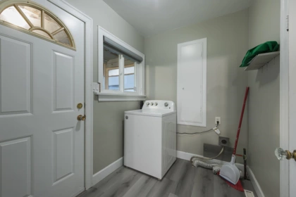 Primary Bathroom Photo of 45726 Spadina Avenue, Chilliwack, BC