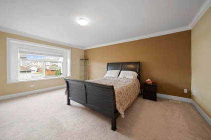 Entry Foyer Photo of 18973 70b Avenue, Surrey, BC