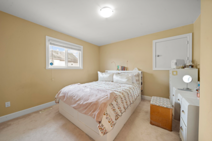 Mudroom Photo of 18973 70b Avenue, Surrey, BC