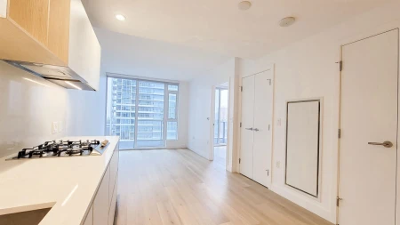 803 6000 Mckay Avenue, Burnaby, BC, Burnaby — Apartment/Condo for sale