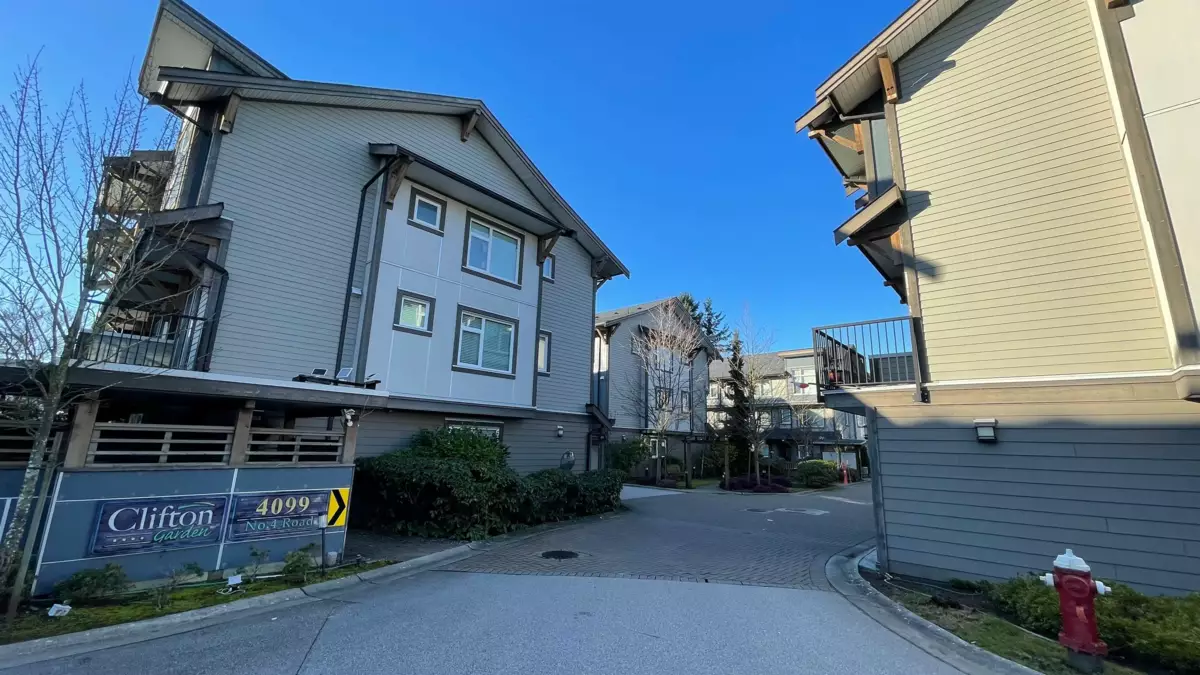Front Yard Photo of 4 4099 No. 4 Road, Richmond, BC
