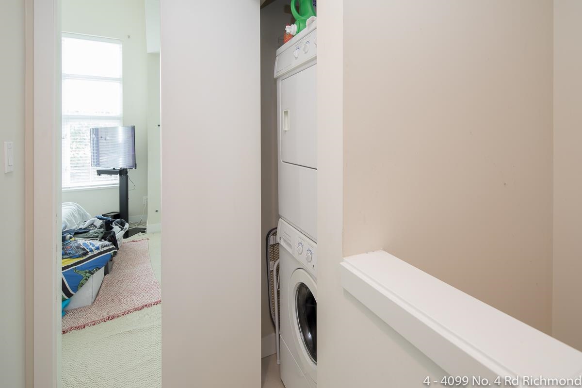 Primary Bathroom Photo of 4 4099 No. 4 Road, Richmond, BC