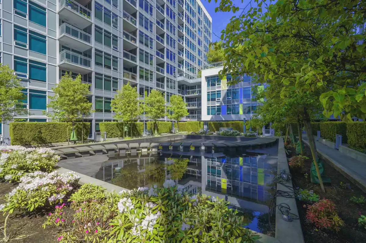 Office / Den Photo of 560 6288 No. 3 Road, Richmond, BC