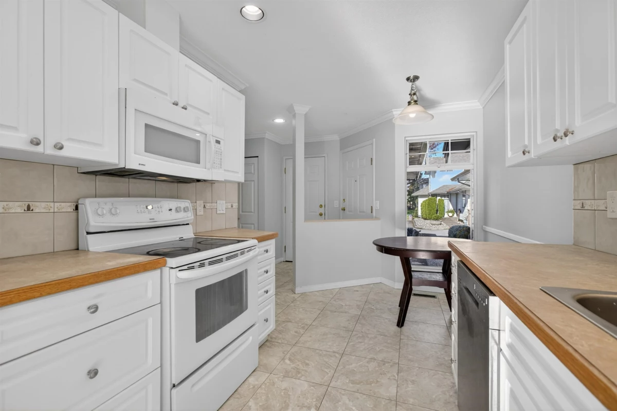 Breakfast Nook Photo of 22 19051 119th Avenue, Pitt Meadows, BC