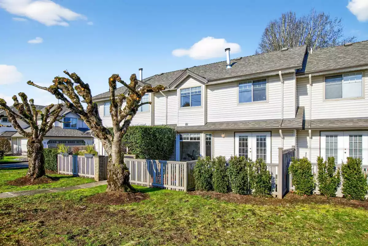 Front Yard Photo of 22 19051 119th Avenue, Pitt Meadows, BC