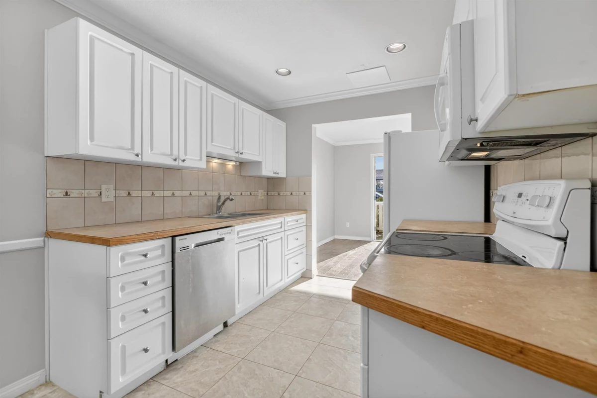 Primary Bathroom Photo of 22 19051 119th Avenue, Pitt Meadows, BC