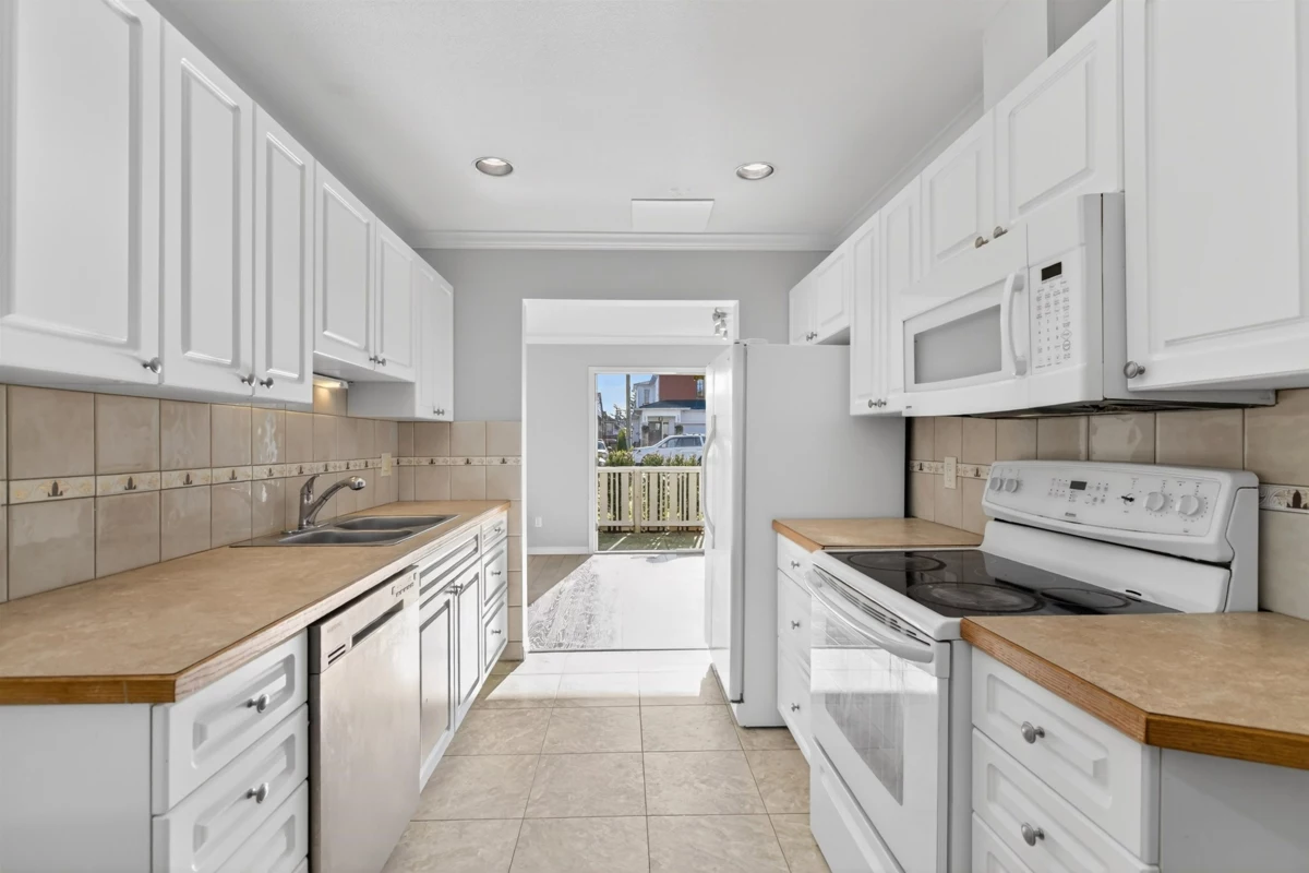 Walk-In Closet Photo of 22 19051 119th Avenue, Pitt Meadows, BC