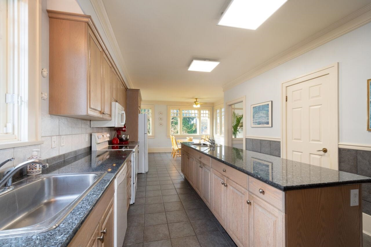 Guest Bathroom Photo of 4825 Connaught Drive, Vancouver, BC