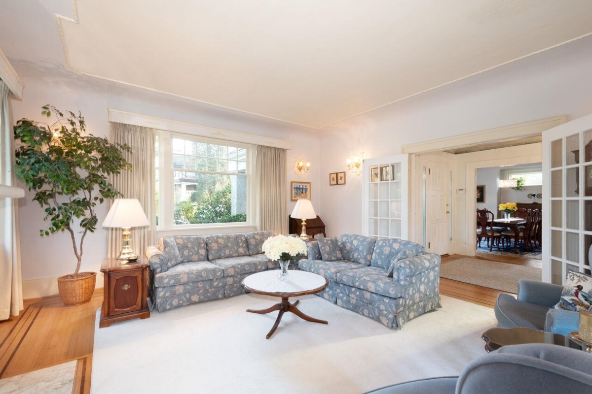 Kitchen Island Photo of 4825 Connaught Drive, Vancouver, BC