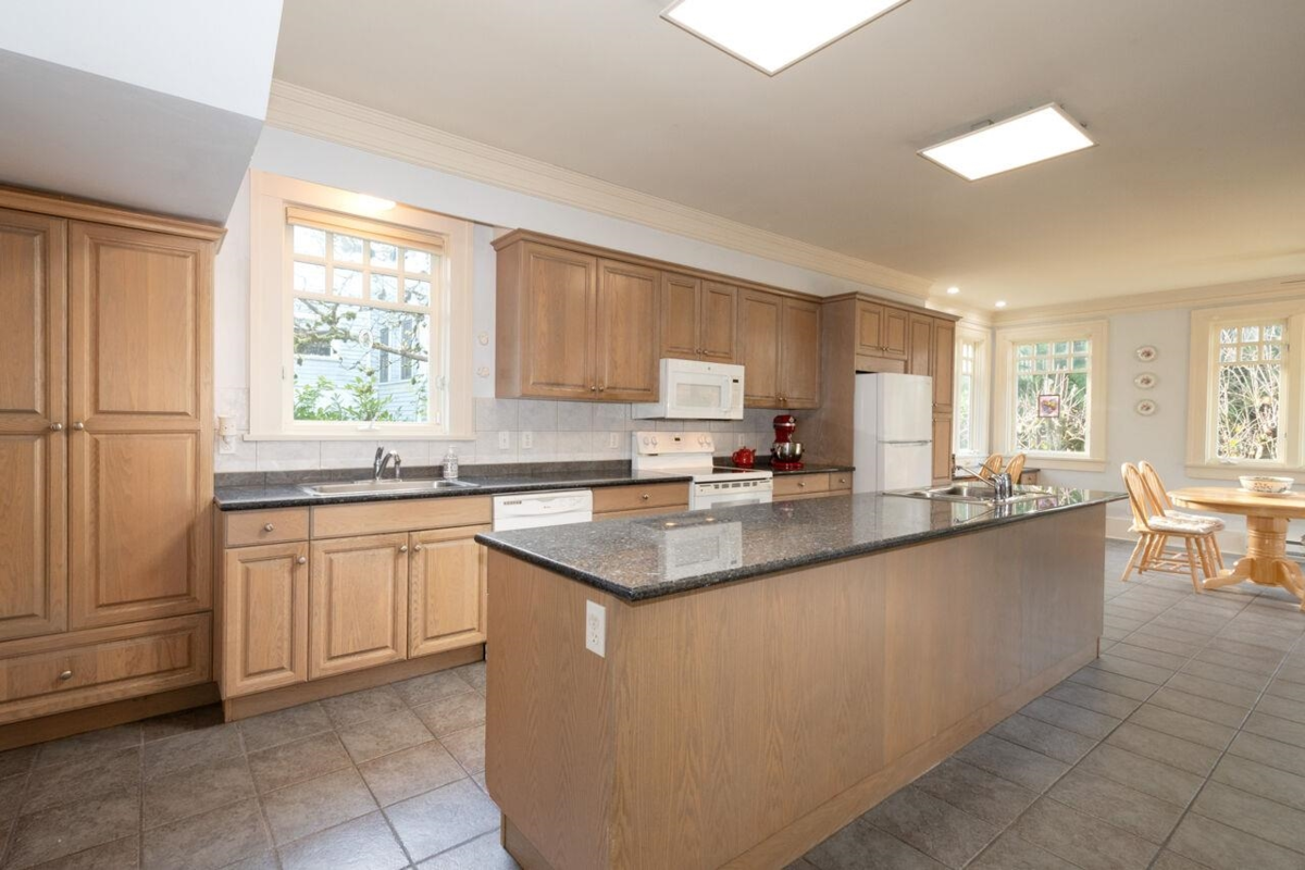 Powder Room Photo of 4825 Connaught Drive, Vancouver, BC