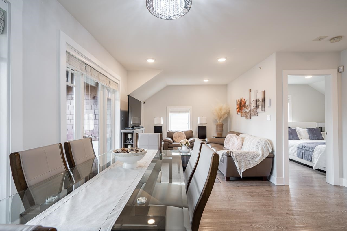Breakfast Nook Photo of 406 Eighth Street, New Westminster, BC